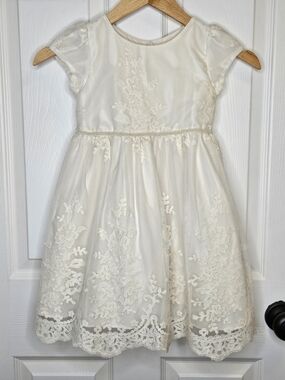 NWOT Pippa & Julie Girls Ivory Lace Dress Size 5 Flower Girl Wedding Formal